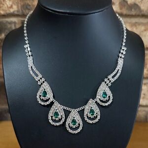 Teardrop emerald green and clear rhinestone necklace